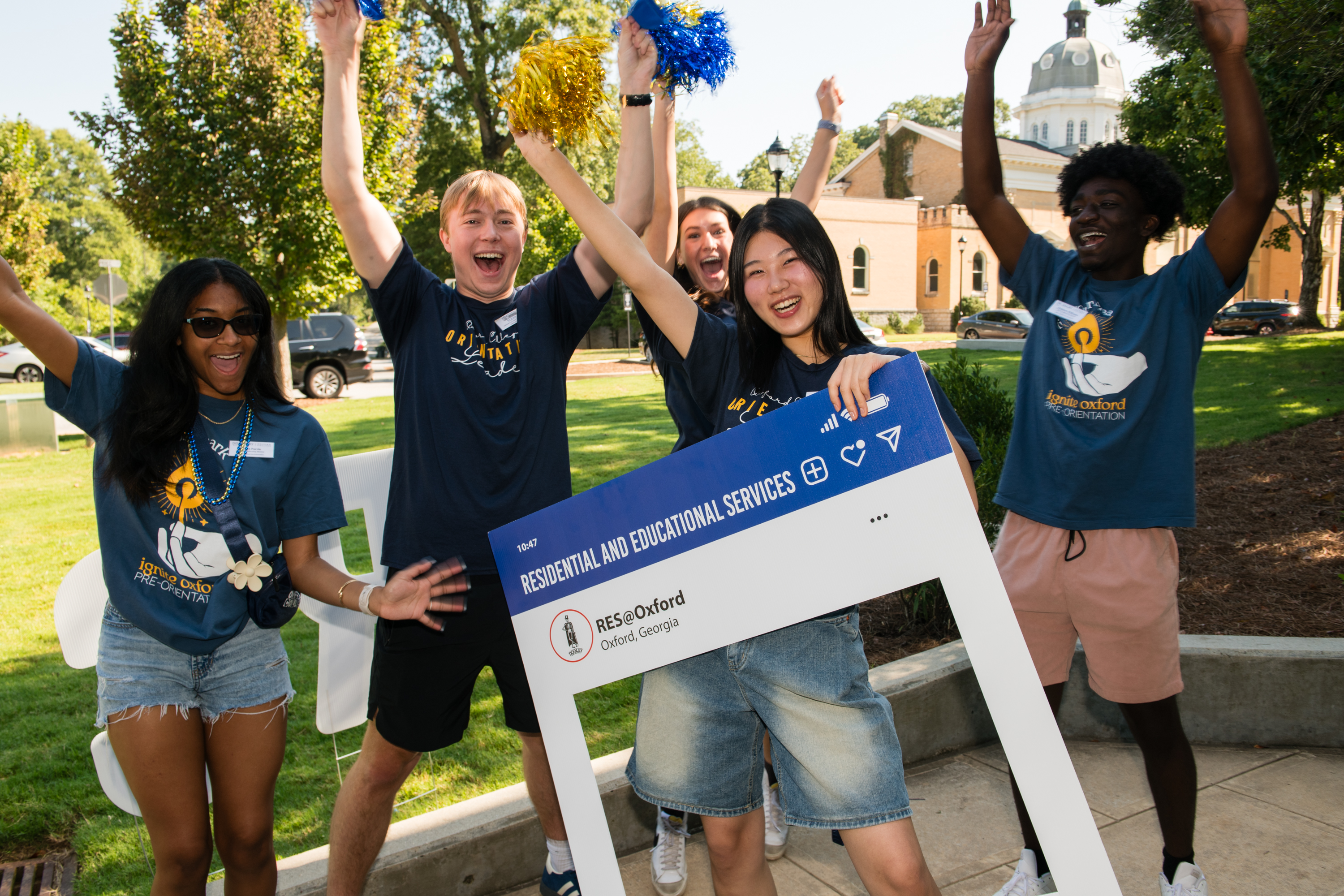 Oxford students holding welcome signs